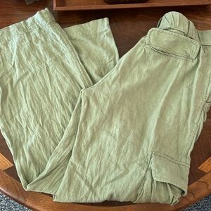 Abercrombie & Fitch Olive Green cropped Pants